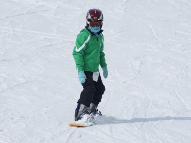 スキーツアーに参加して娯楽を楽しむ